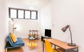 Split Level Studio Apartment In Camden